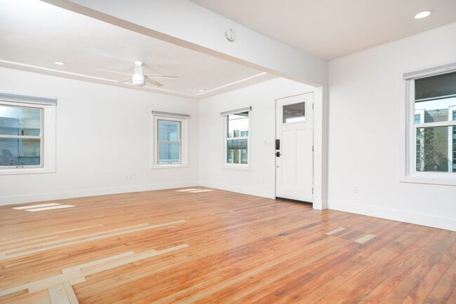 Building Photo - 2036-38 Hancock St