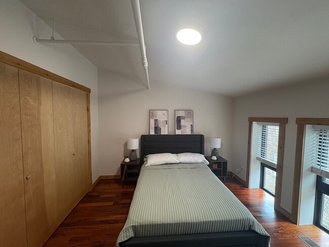 Foto del edificio - 4611 S Ellis Ave