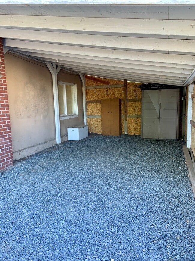 Building Photo - Hard to find 1 bedroom, 1 bath house - Water, sewer, AND garbage included