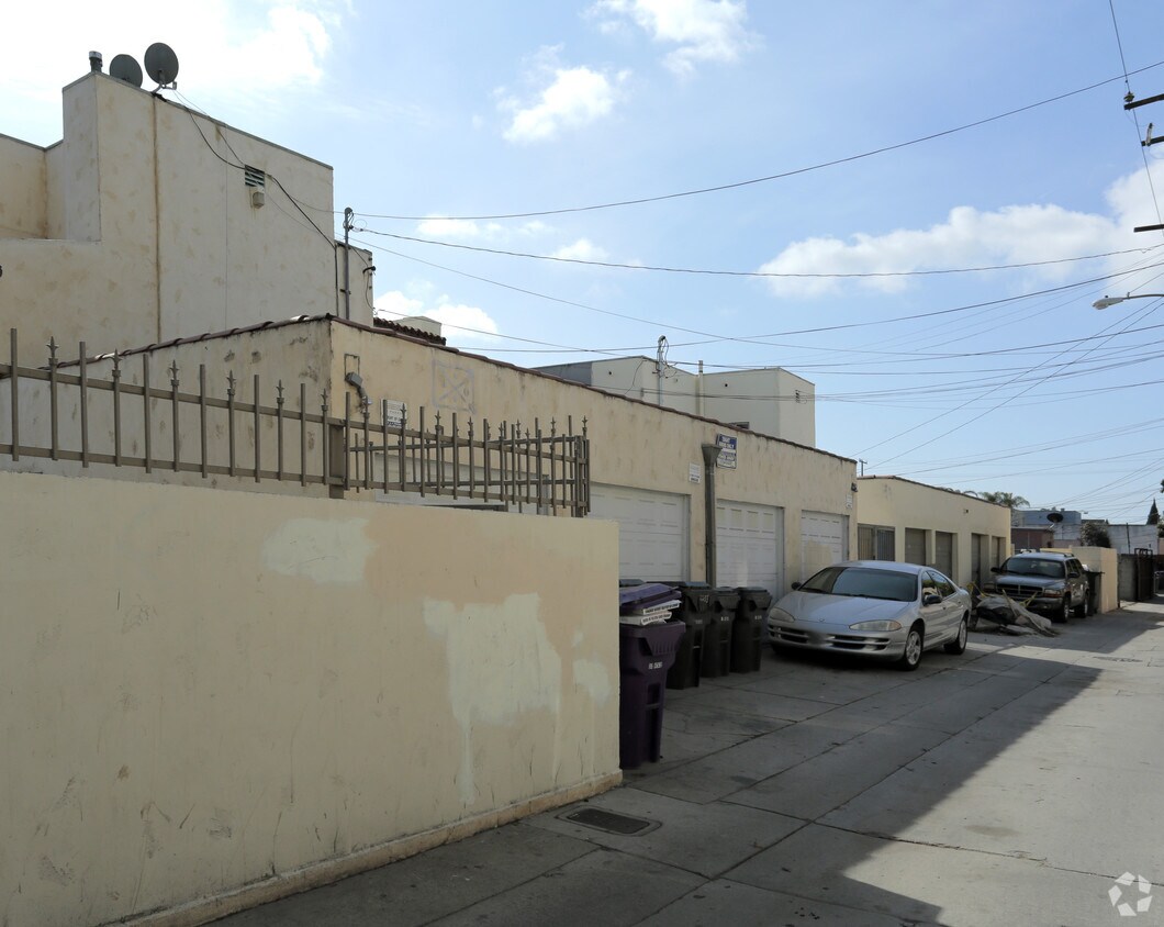 Primary Photo - 2253 Pacific Ave
