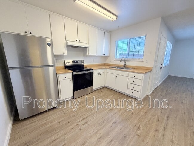 Building Photo - 1825 Roanoke Ave