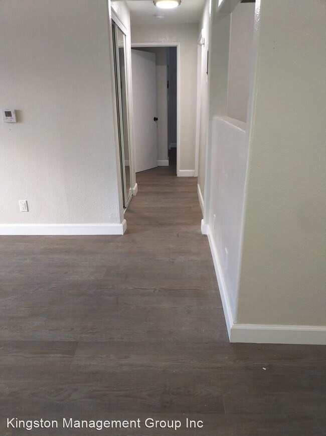 Foto del edificio - 5804 Woodman Ave