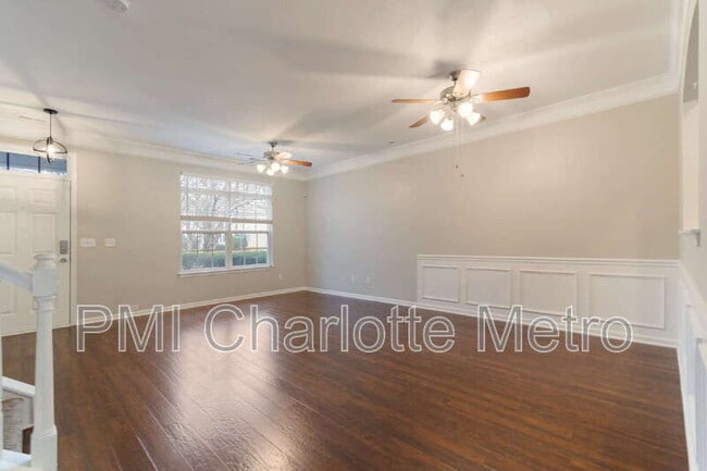 Foto del edificio - 9344 Greenheather Dr