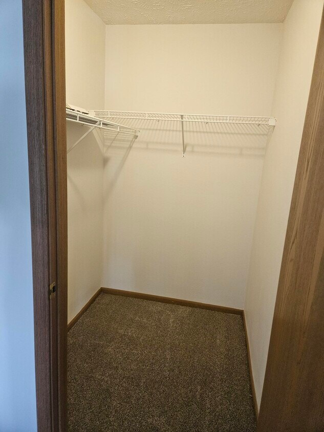 Vestidor principal - 5238 Emalene Rd
