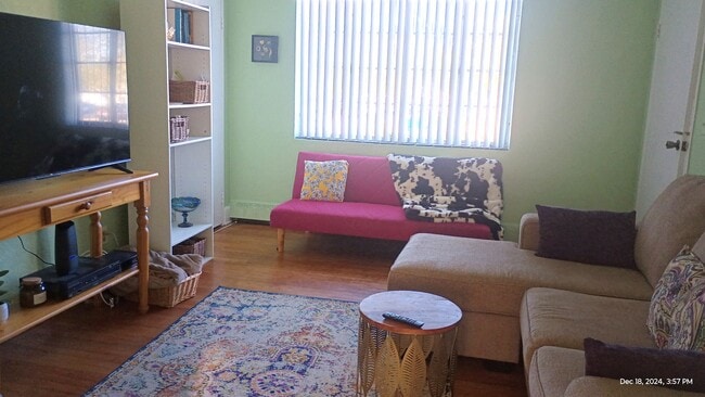 Foto del edificio - Cozy 1-Bedroom Condo Near the Marina and D...