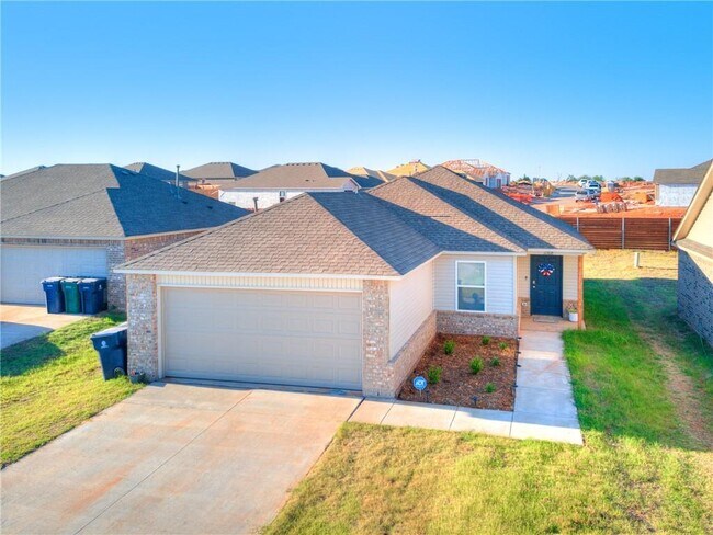 Building Photo - 11708 NW 99th Ter