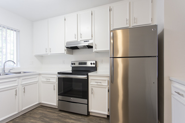 Building Photo - 13850 Mango Dr