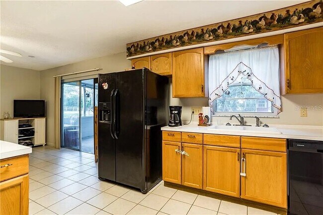 Foto del edificio - 3412 Lori Ln N