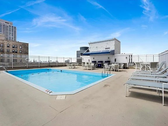 Foto del edificio - 2100 N Lincoln Park W