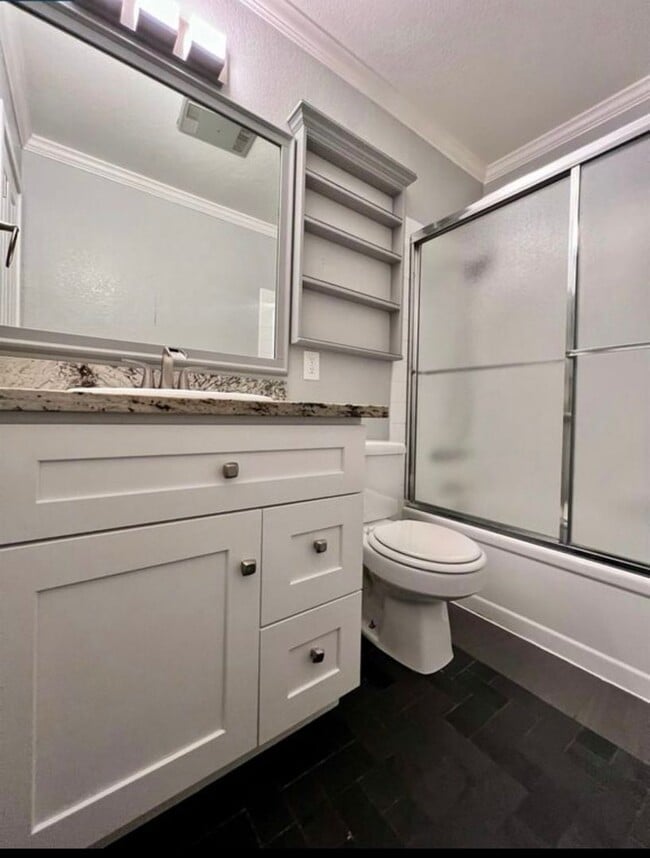 Building Photo - Charming 1-Bedroom Condo in a Serene Neigh...