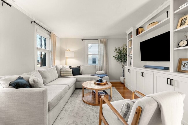 Living room - 31 5th St