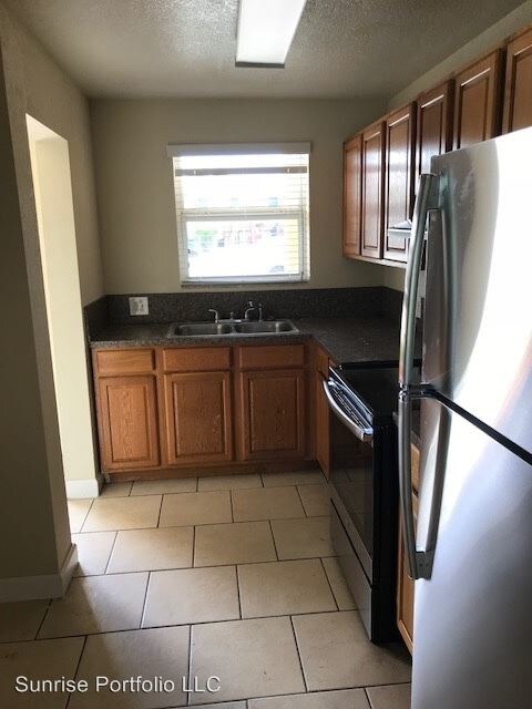Building Photo - 1 br, 1 bath Apartment - 5941 NW 16th Pl
