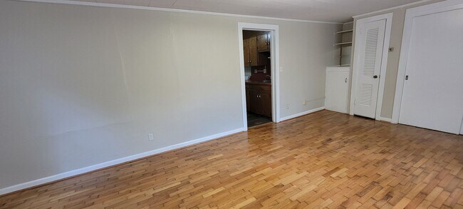 Foto del edificio - 1307 E 10th St