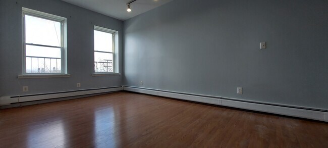 Building Photo - 121 Garrison Ave