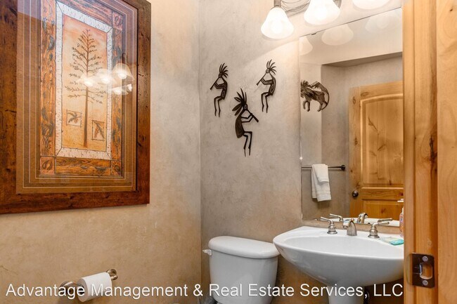 Building Photo - 6042 N Fox Pointe Cir