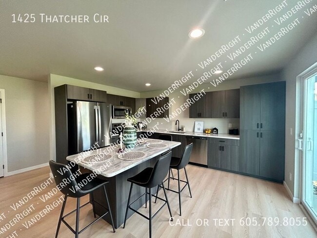 Foto del edificio - 1425 Thatcher Cir