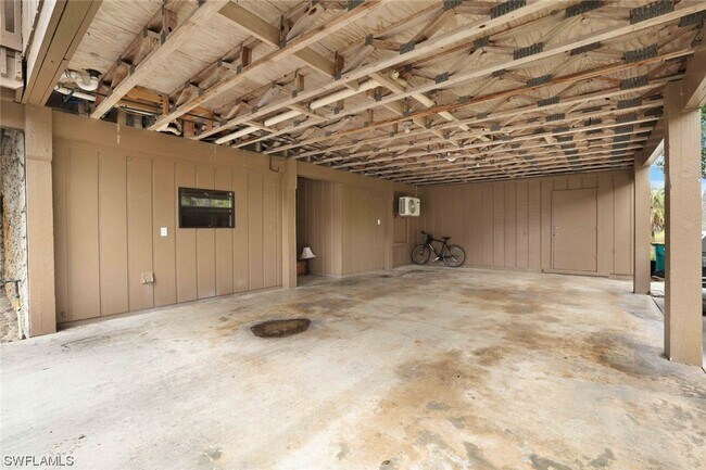 Building Photo - 817 Palm View Dr