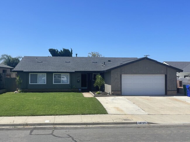 Building Photo - Welcome to this charming 4 bedroom, 2 bath...