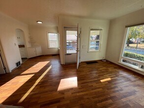 Building Photo - 219 S 15th Ave