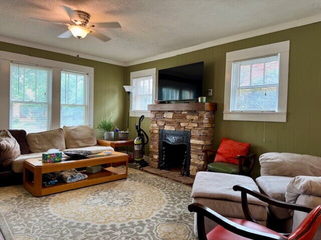 Building Photo - Charming Duplex Very Close To Tech!