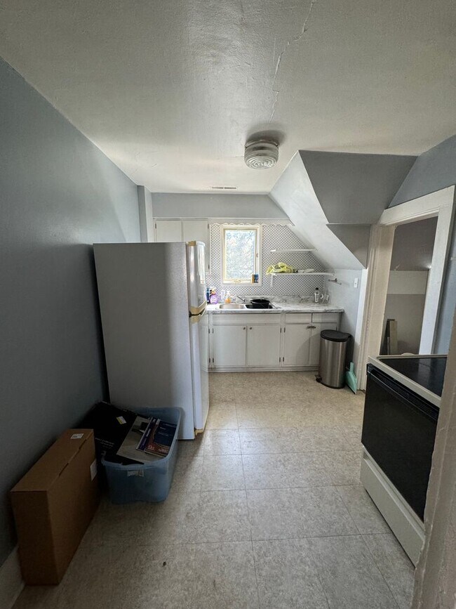 605 N State St Unit Upper, Merrill, WI 54452 Room for Rent in Merrill