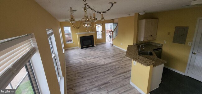 Foto del edificio - 8015 Lantern Ct