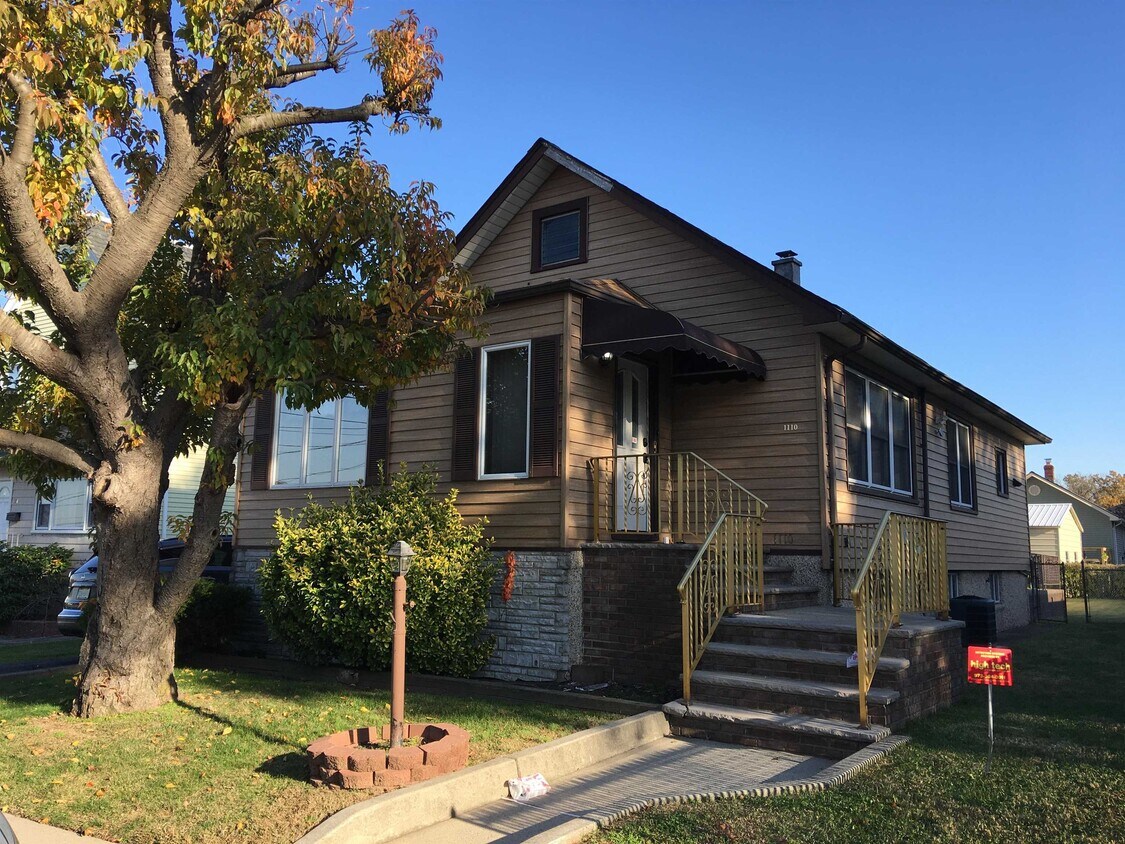 1110 Stonewall Ln Unit Whole House, Secaucus, NJ 07094 Condo for Rent