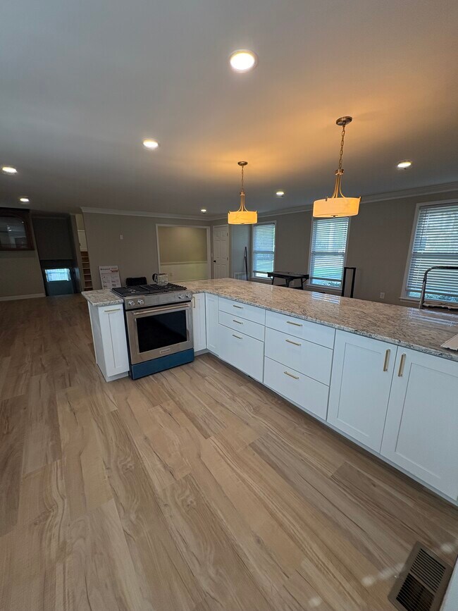 KKitchen And Great Room - 304 S Almond Dr