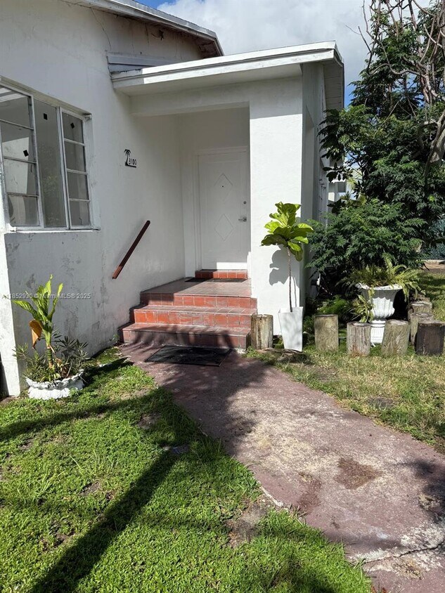 Primary Photo - 3100 SW 13th St