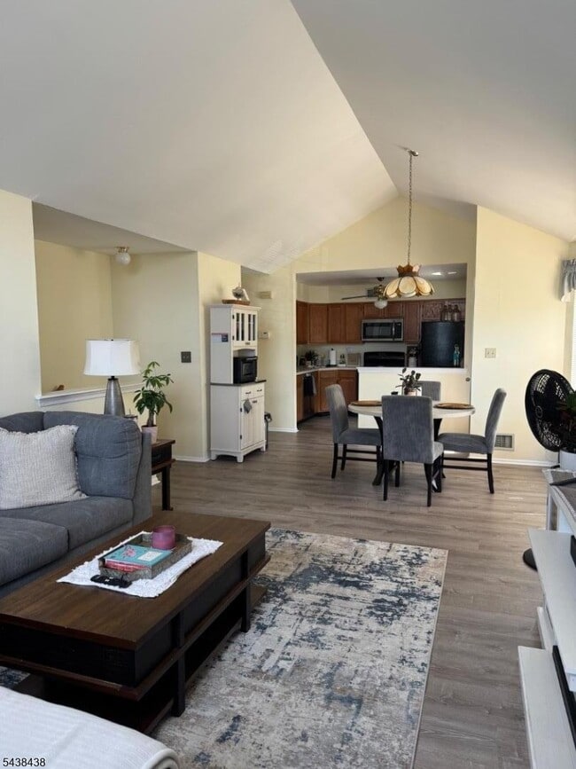 Building Photo - 1410 Pinhorn Dr