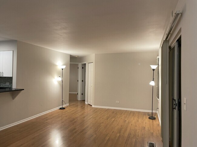 Foto del edificio - 243 Old Oak Ct W