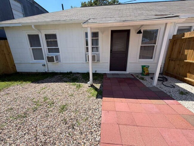 Unit B - 1109 Walton St