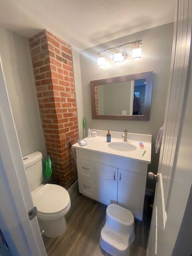 Foto del edificio - Beautifully Remodeled 3 Bedroom, 3 Bathroo...