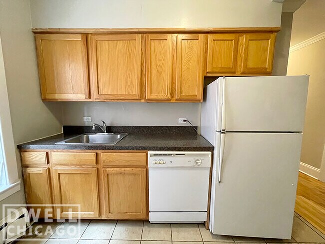 Building Photo - 1509 Hinman Ave