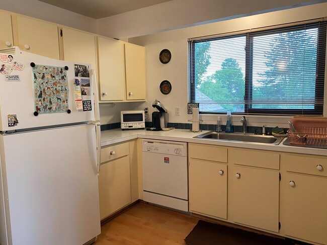 Building Photo - 3522 Smuggler Way