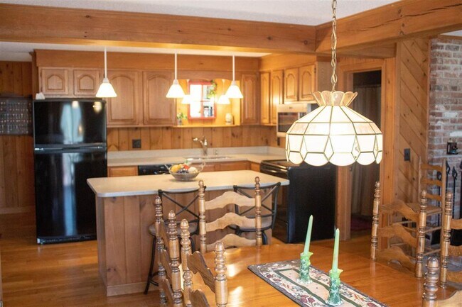 Foto del edificio - 42 Hawkins Pond Rd