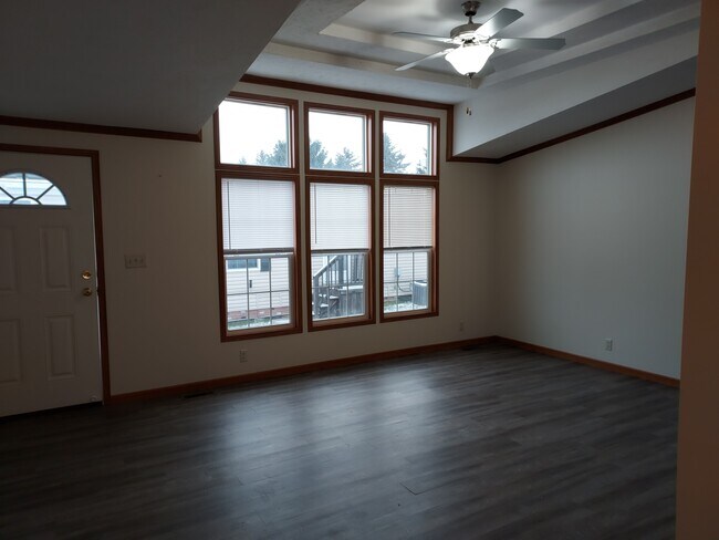Building Photo - 9750 Kenyon Ave