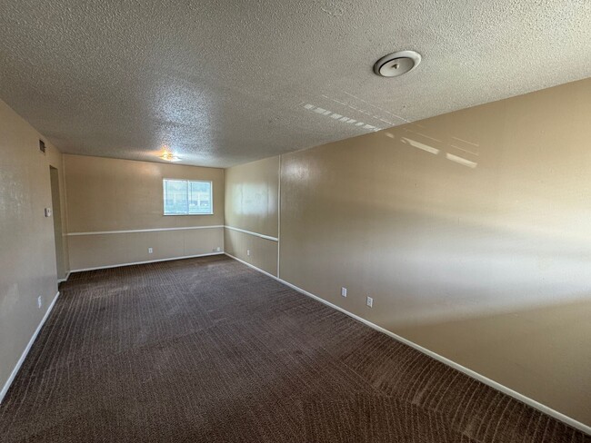 Building Photo - 302 Wolf St