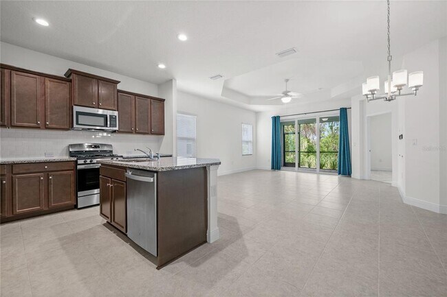 Building Photo - 6248 Cassia St