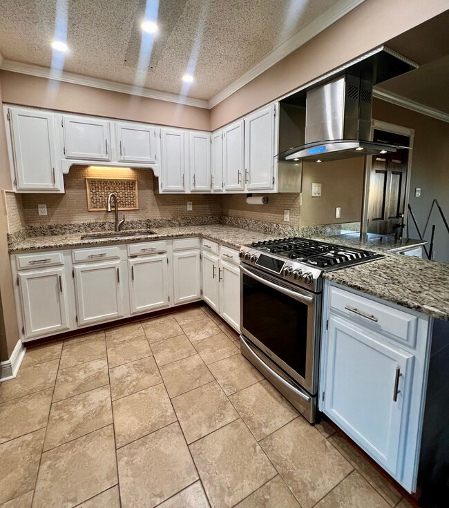 Building Photo - 3073 Sorbonne Dr