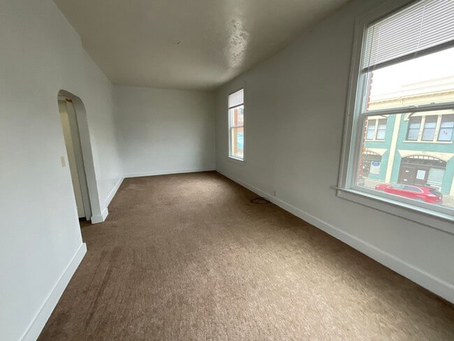 Building Photo - 221 Fir St