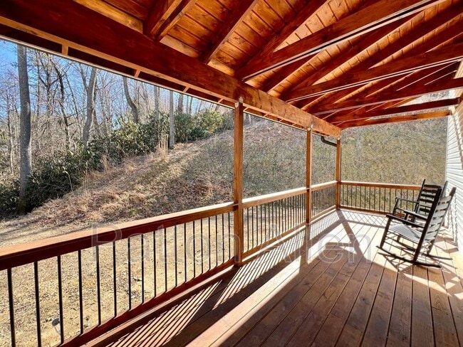 Building Photo - 305 Glenn Bridge Rd