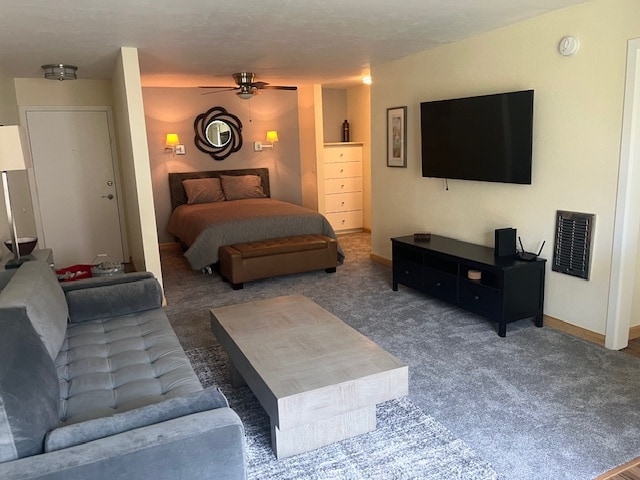 Área de dormitorio y baño separados - 6780 Friars Rd