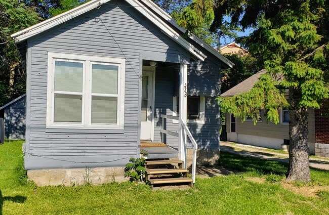 Building Photo - 213 S Homer St