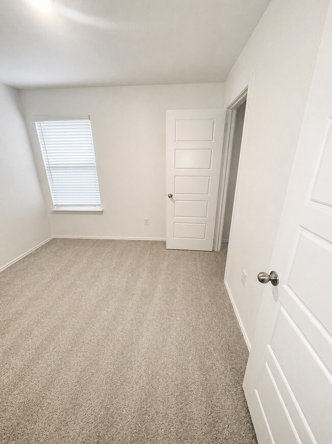 Foto del edificio - AVAILABLE NOW; APPLY TODAY AT OUR WEBSITE!!