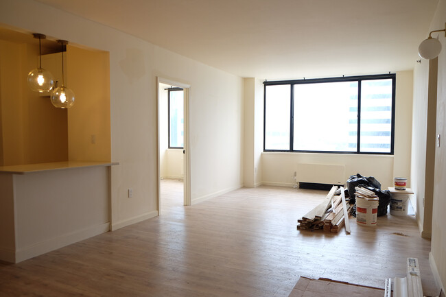 Building Photo - 45 River Dr S
