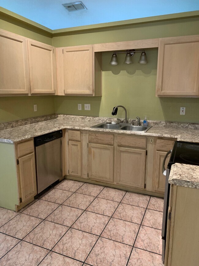 Foto del edificio - 1044 Henson Ct