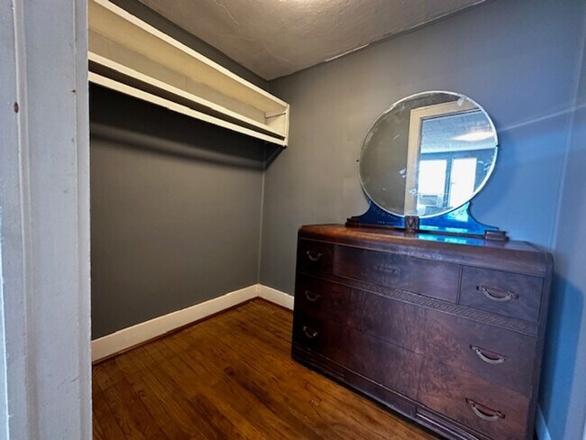 Foto del edificio - Fully updated Fully furnished All Bills Paid