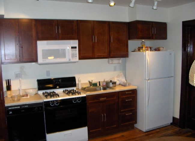 Kitchen/Dining area - 2360 Chickasaw St
