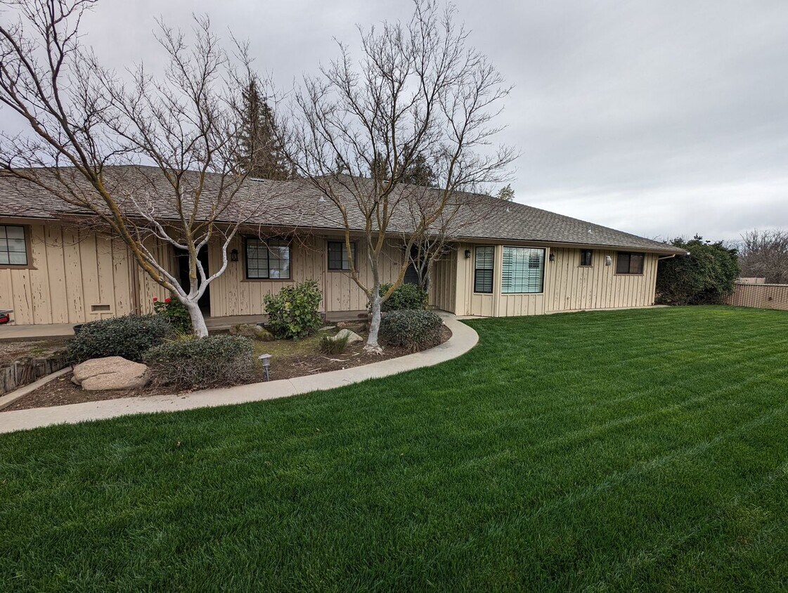 Primary Photo - Chowchilla Beauty on Acreage
